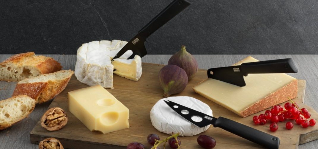 7 Best Cheese Knife Sets in 2021 [For Soft & Hard Cheeses] 7Beasts